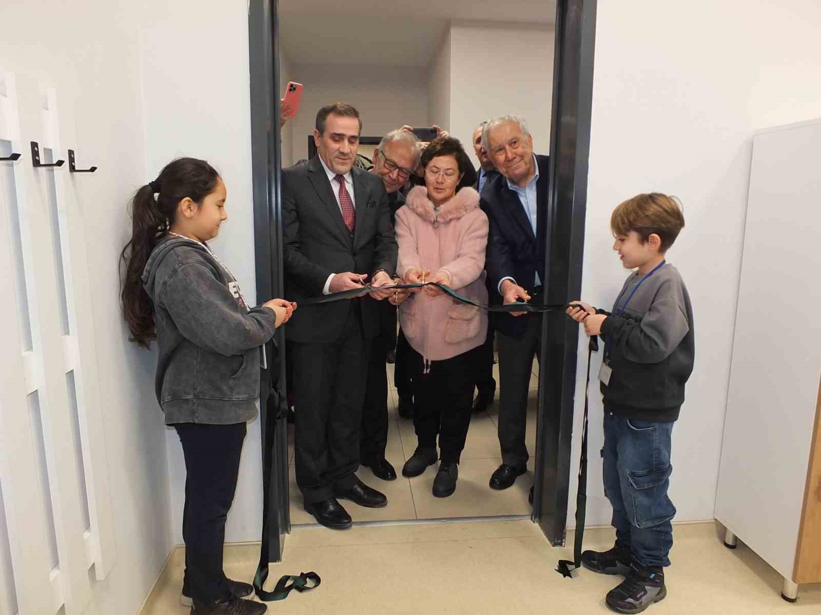 Burhaniye&rsquo;de Adnan Dovan K&uuml;t&uuml;phanesi t&ouml;renle a&ccedil;ıldı
