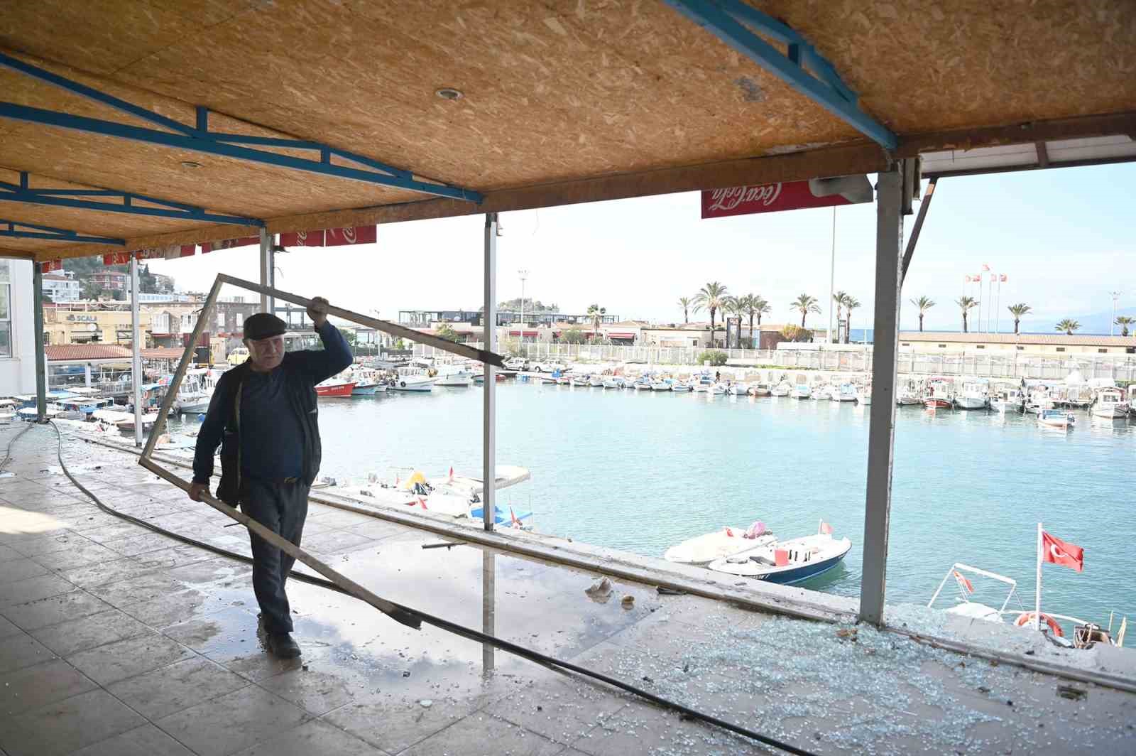 Kuşadası Balıkçılar Kahvesi’nde yenileme çalışmaları başladı
