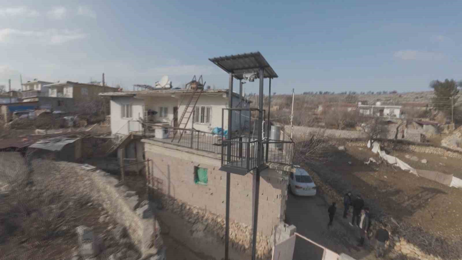 Diyarbakır’da görme ve yürüme engelli vatandaşa asansör yapıldı