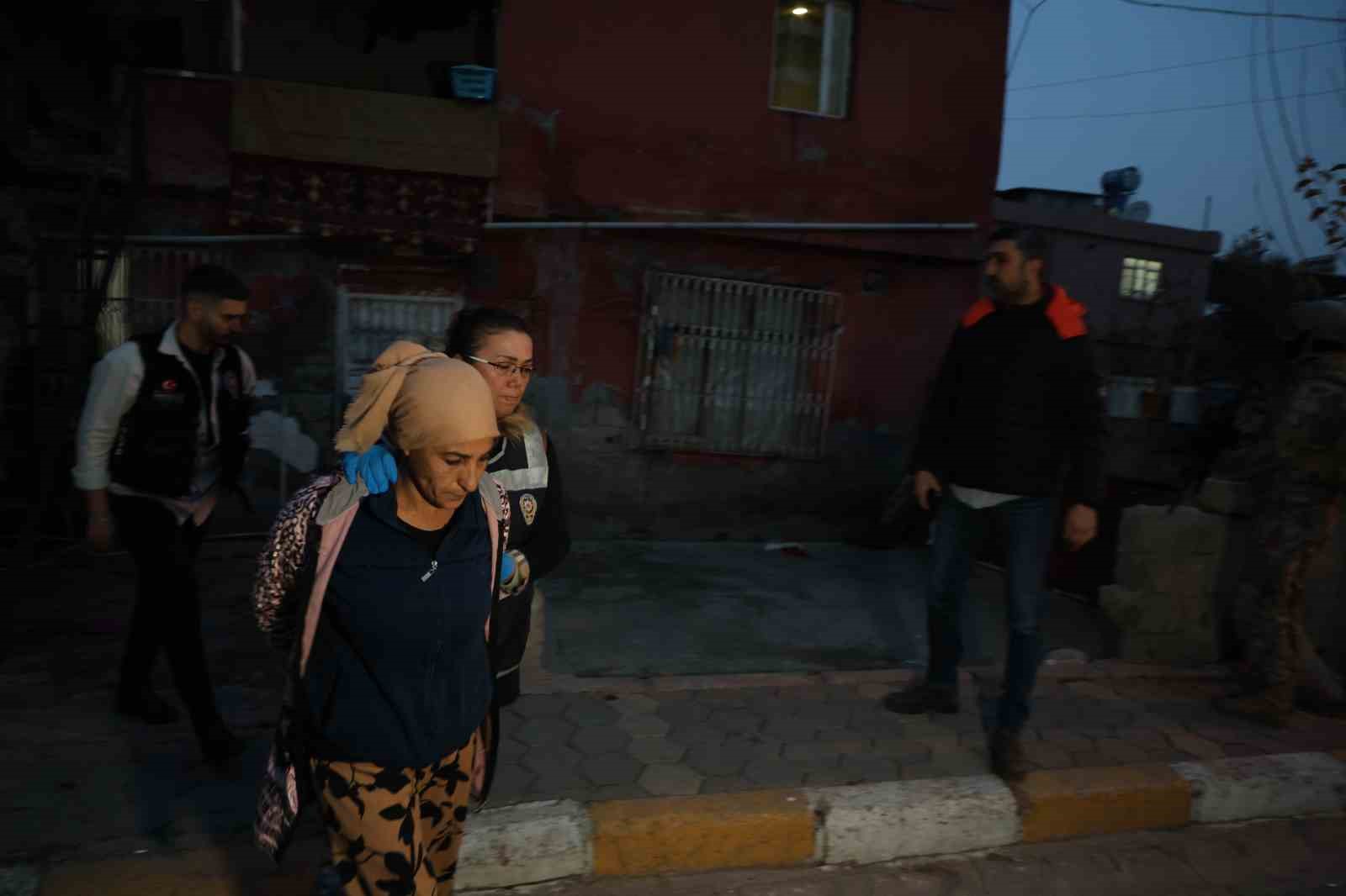 Adana&rsquo;da uyuşturucu satıcılarına operasyon: 9 torbacı tutuklandı
