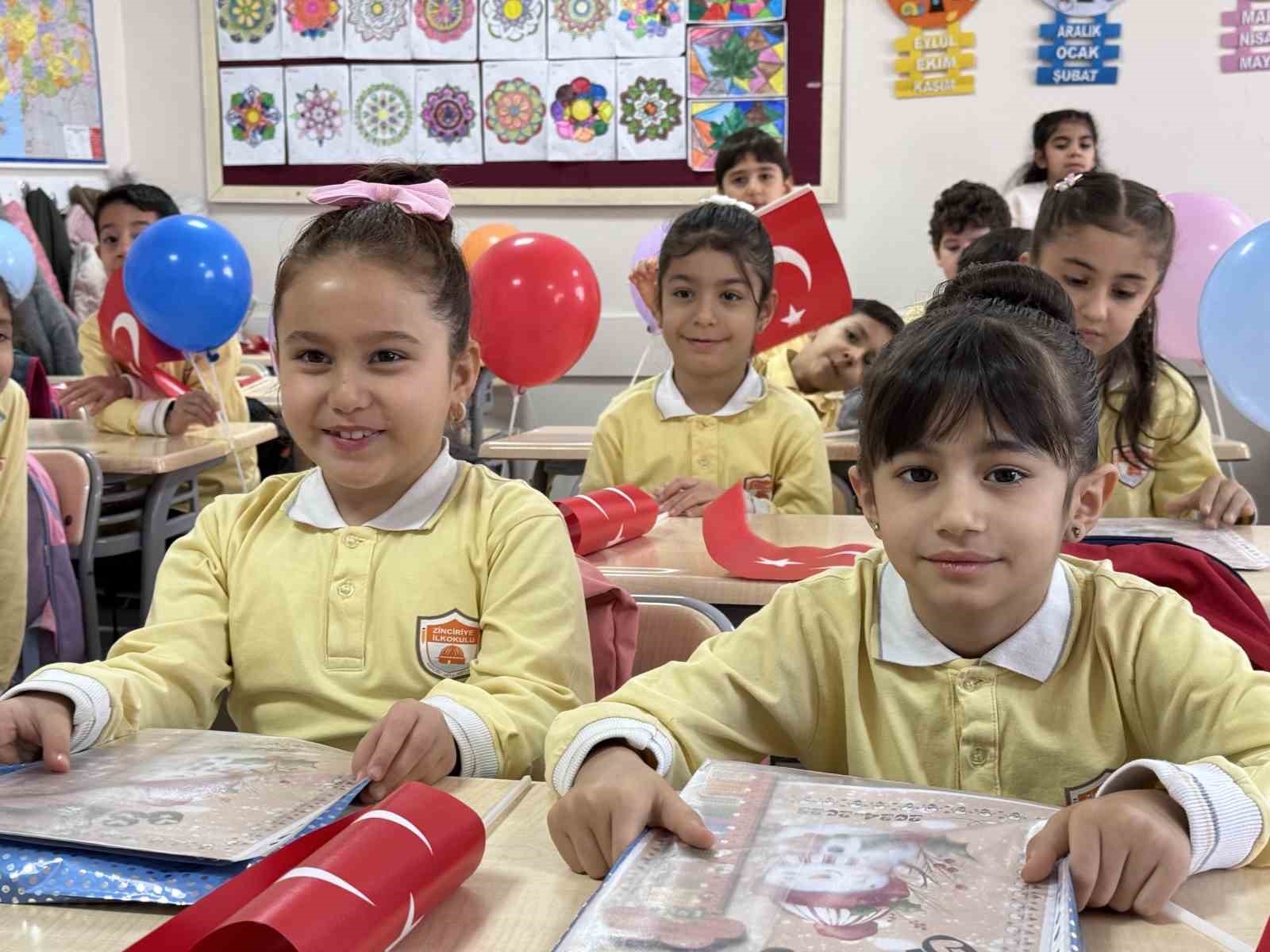 Mardin Valisi Akkoyun öğrencilerin karne sevincine ortak oldu
