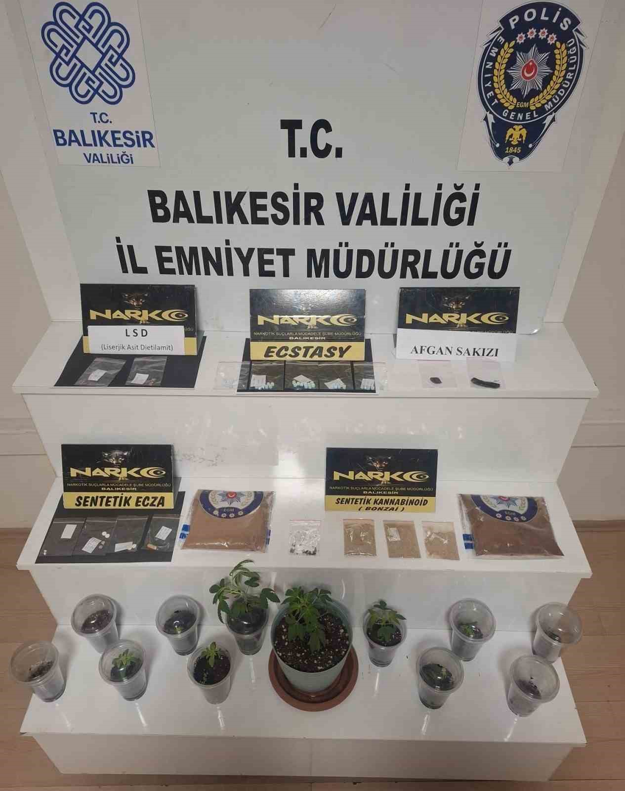 Balıkesir’de bir kilo uyuşturucusu yakalandı