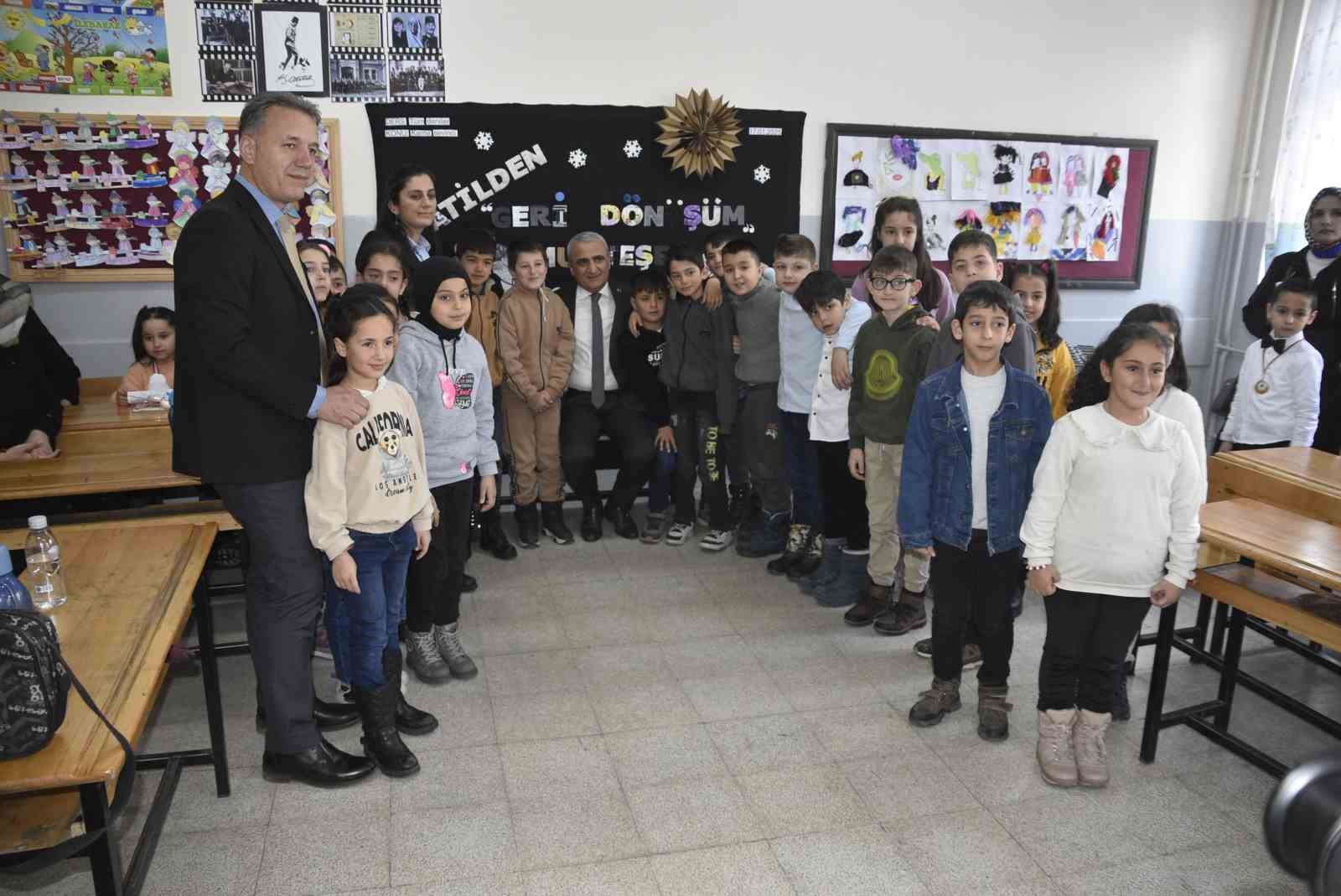 Bitlis’te 92 bin 521 öğrenci karne heyecanı yaşadı