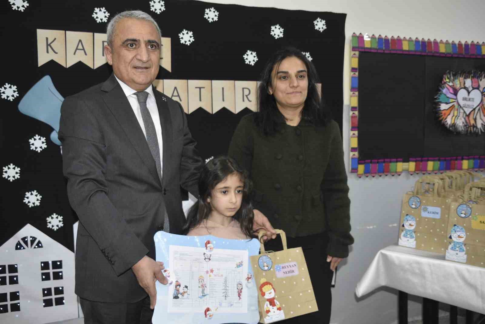 Bitlis&rsquo;te 92 bin 521 &ouml;ğrenci karne heyecanı yaşadı
