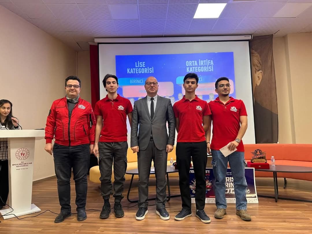 Teknofest birincileri, &Ccedil;al&rsquo;da gen&ccedil;lerle buluştu
