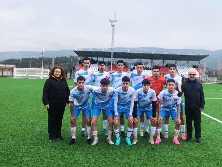 Selendi Mehmet Akif Ersoy Anadolu Lisesi Futbol Takımı Manisa İkincisi oldu