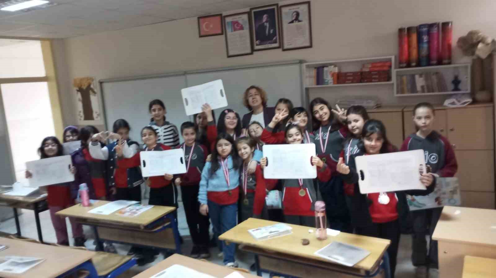 Aksaray&rsquo;da 88 bin 450 &ouml;ğrenci karnesini aldı
