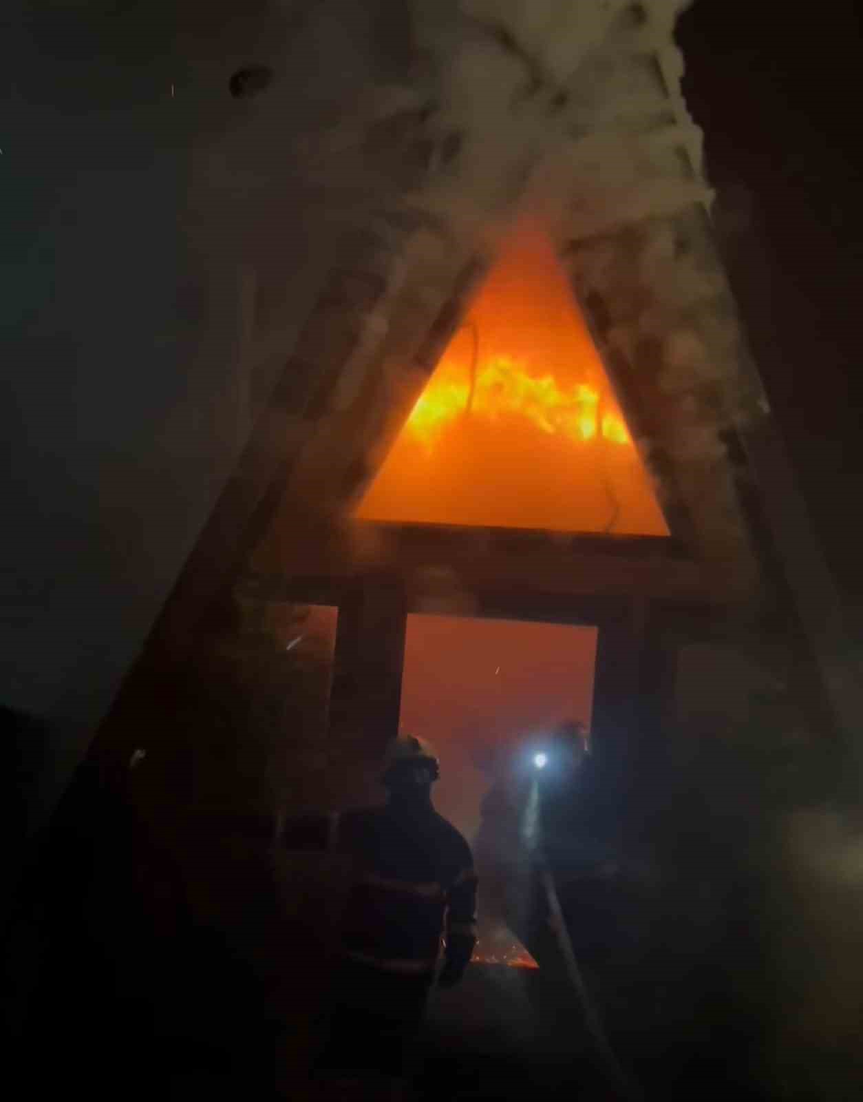 Sapanca&rsquo;da bungalov alevlere teslim oldu
