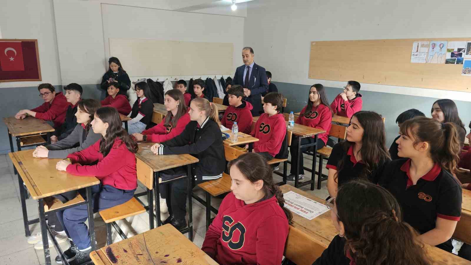 Bandırma&rsquo;da 26 bin &ouml;ğrenci karnelerini aldı
