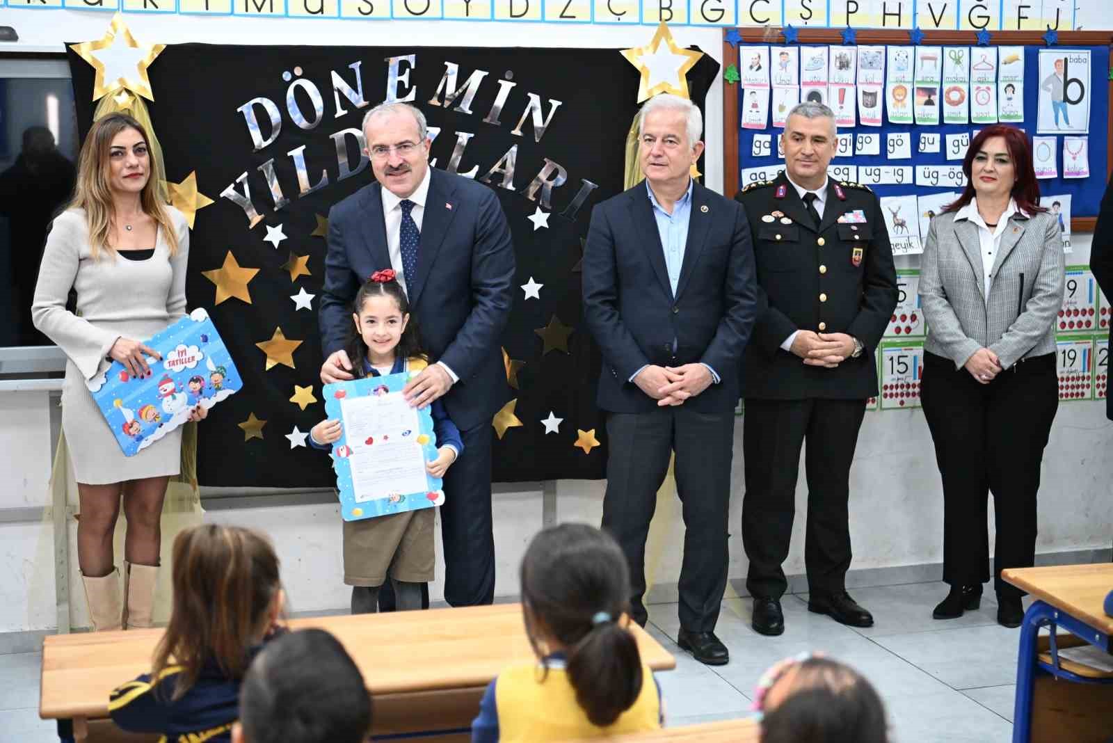 &Ccedil;anakkale&rsquo;de 83 bin 586 &ouml;ğrenci karne aldı
