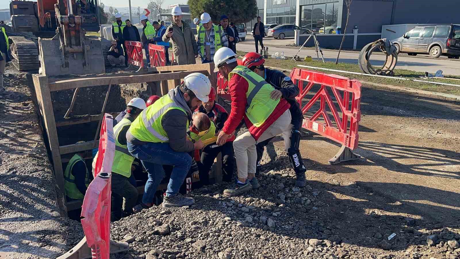 Osmaniye’de altyapı çalışmasında göçük ve baygınlık tatbikatı gerçekleştirildi