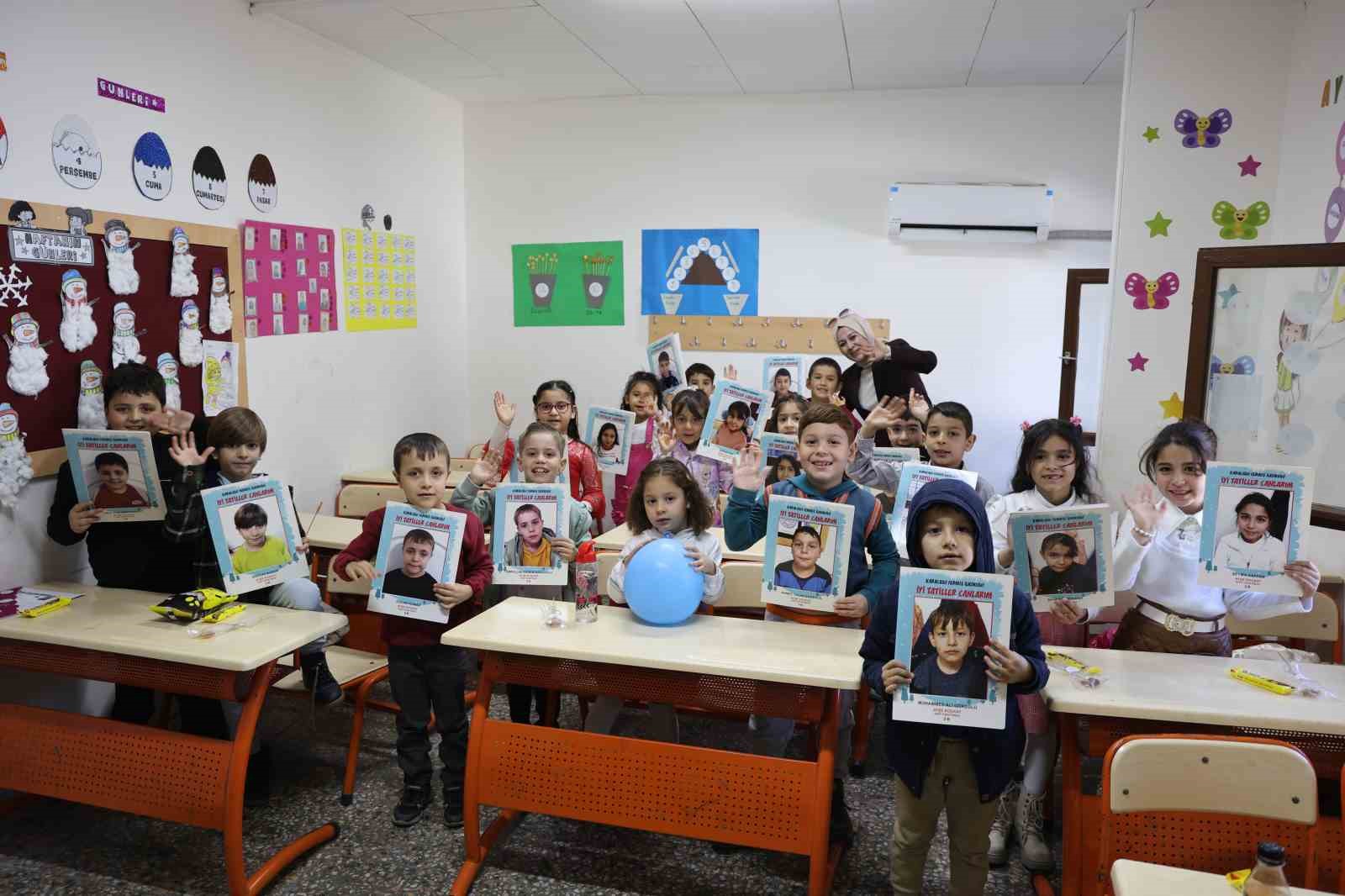 Kahramanmaraş’taki konteyner kentte karne heyecanı