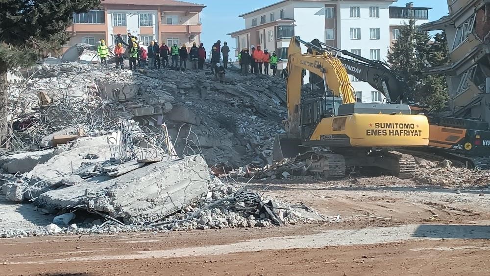 Depremde 134 kişiye mezar olan Ayşe-Mehmet Polat Sitesi davasında karar çıktı