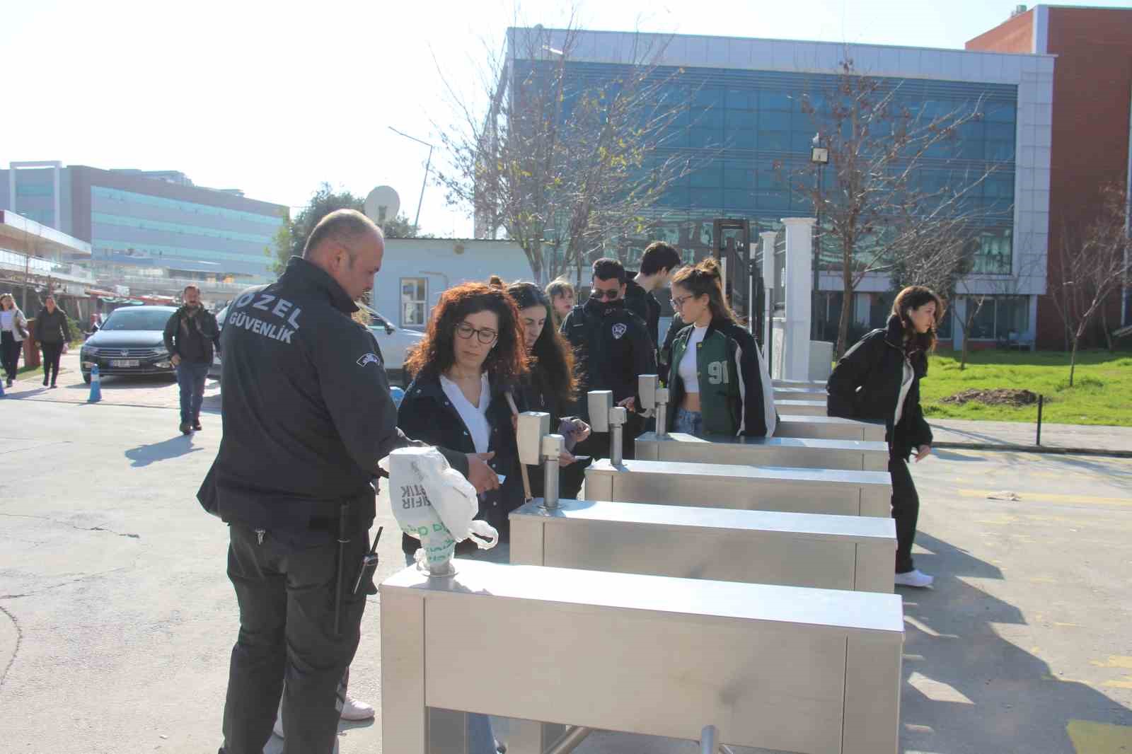 ADÜ kartlı geçiş uygulaması ile daha güvenli hale geldi