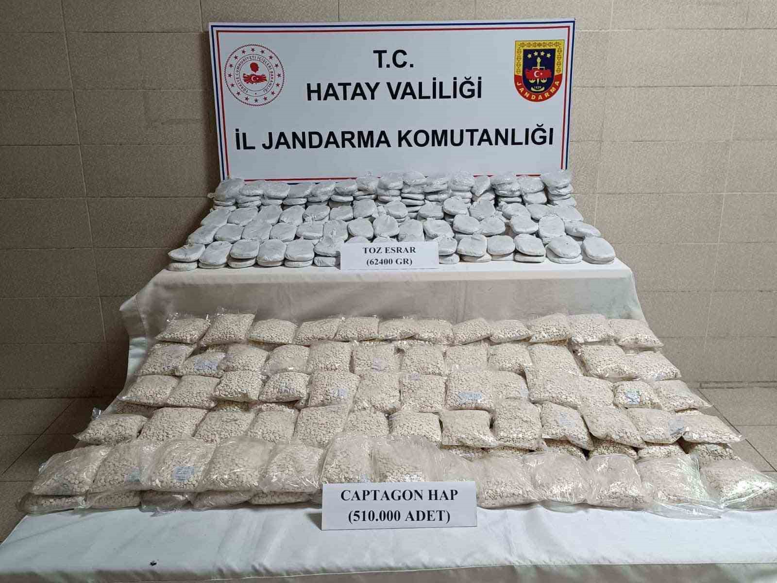 Hatay’da 87 kilo 990 gram captagon hap ve 62 kilo 400 gram toz esrar ele geçirildi