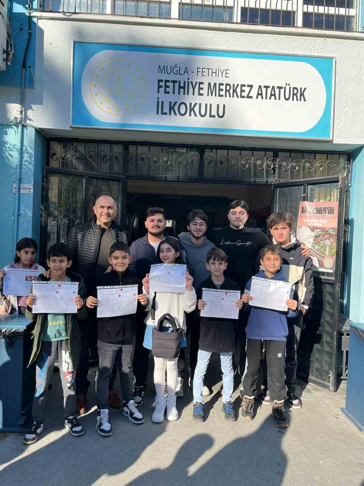 Fethiye’de 32 bin 99 öğrenci karne sevinci yaşadı
