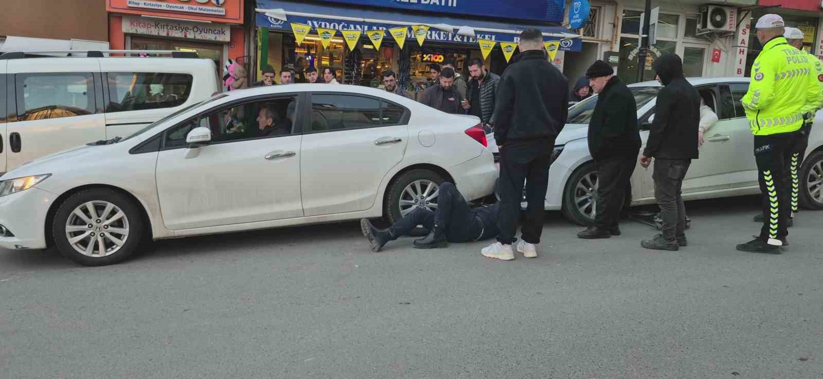 Zincirleme kazada birbirine giren araçları zor ayırdılar