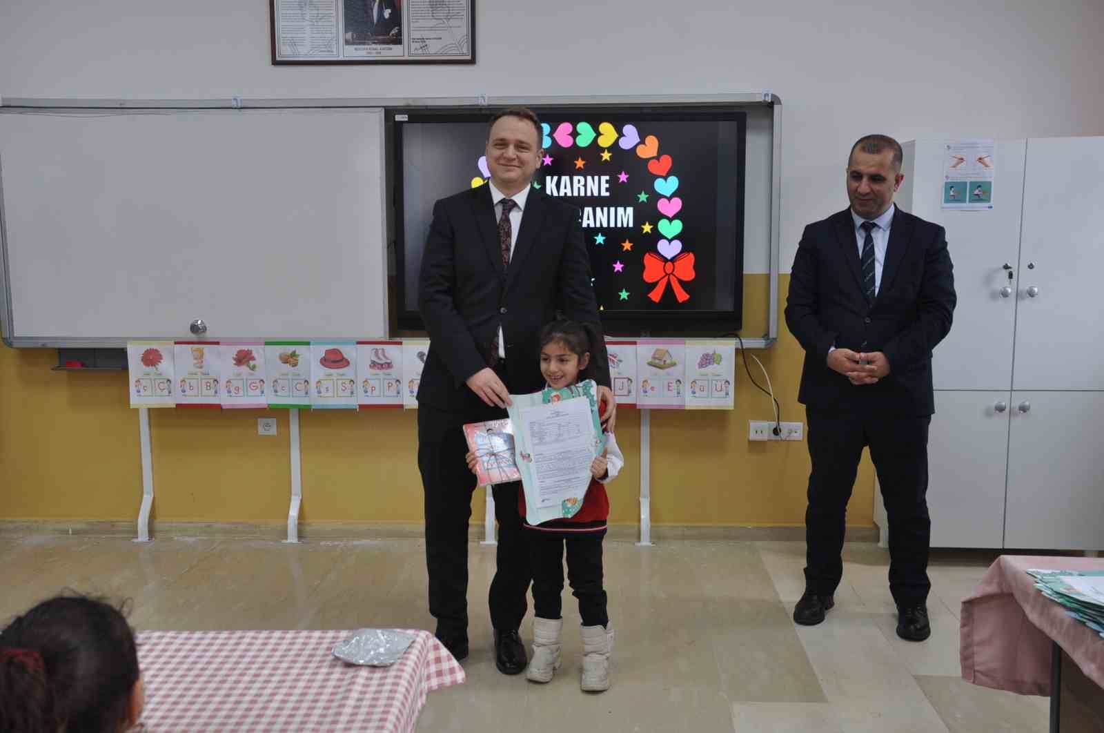 Bulanık’ta 18 bin öğrenci karne aldı