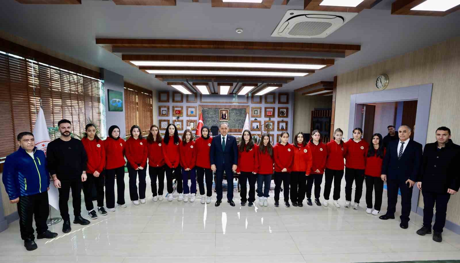 Vali Usta: ’’Urfa ile Bingöl’ün arasındaki dostluğun bozulmasına müsaade etmeyeceğiz’’