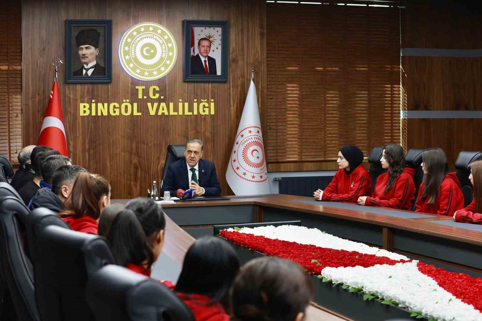 Vali Usta: &rsquo;&rsquo;Urfa ile Bing&ouml;l&rsquo;&uuml;n arasındaki dostluğun bozulmasına m&uuml;saade etmeyeceğiz&rsquo;&rsquo;
