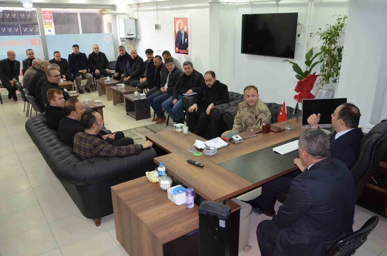Tatvan Kaymakamı Demir muhtarlarla bir araya geldi
