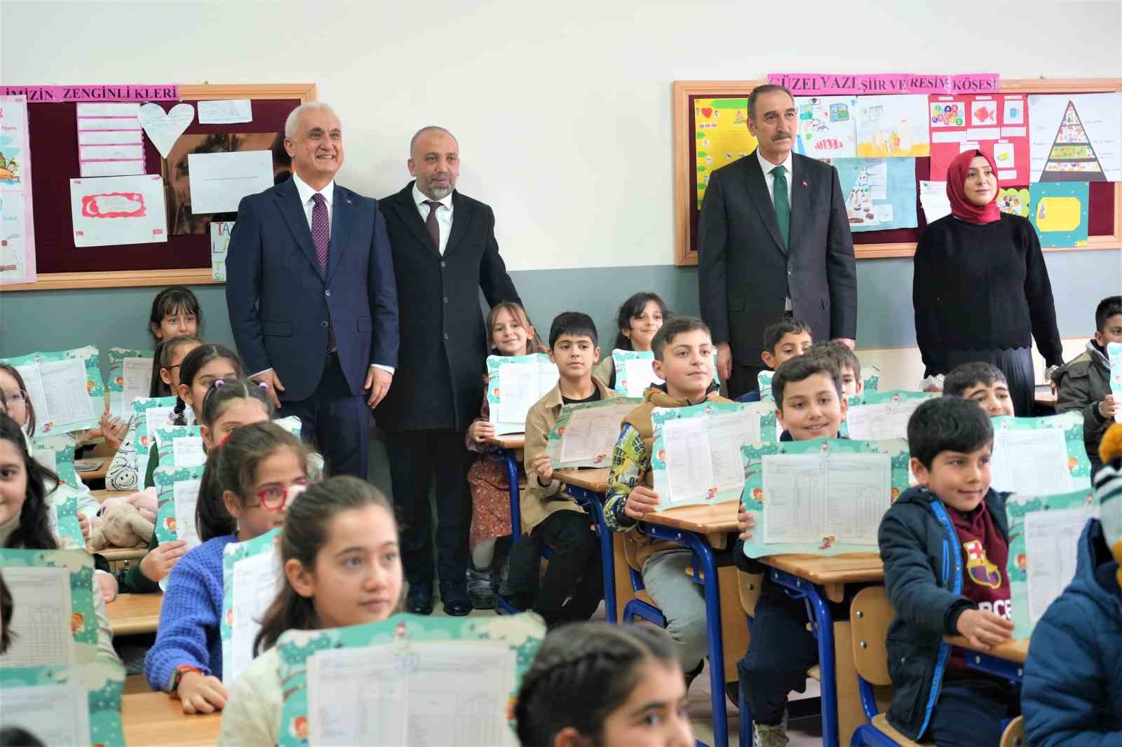 Muş&rsquo;ta 104 bin 641 &ouml;ğrenci ve 6 bin 663 &ouml;ğretmen yarıyıl tatiline girdi
