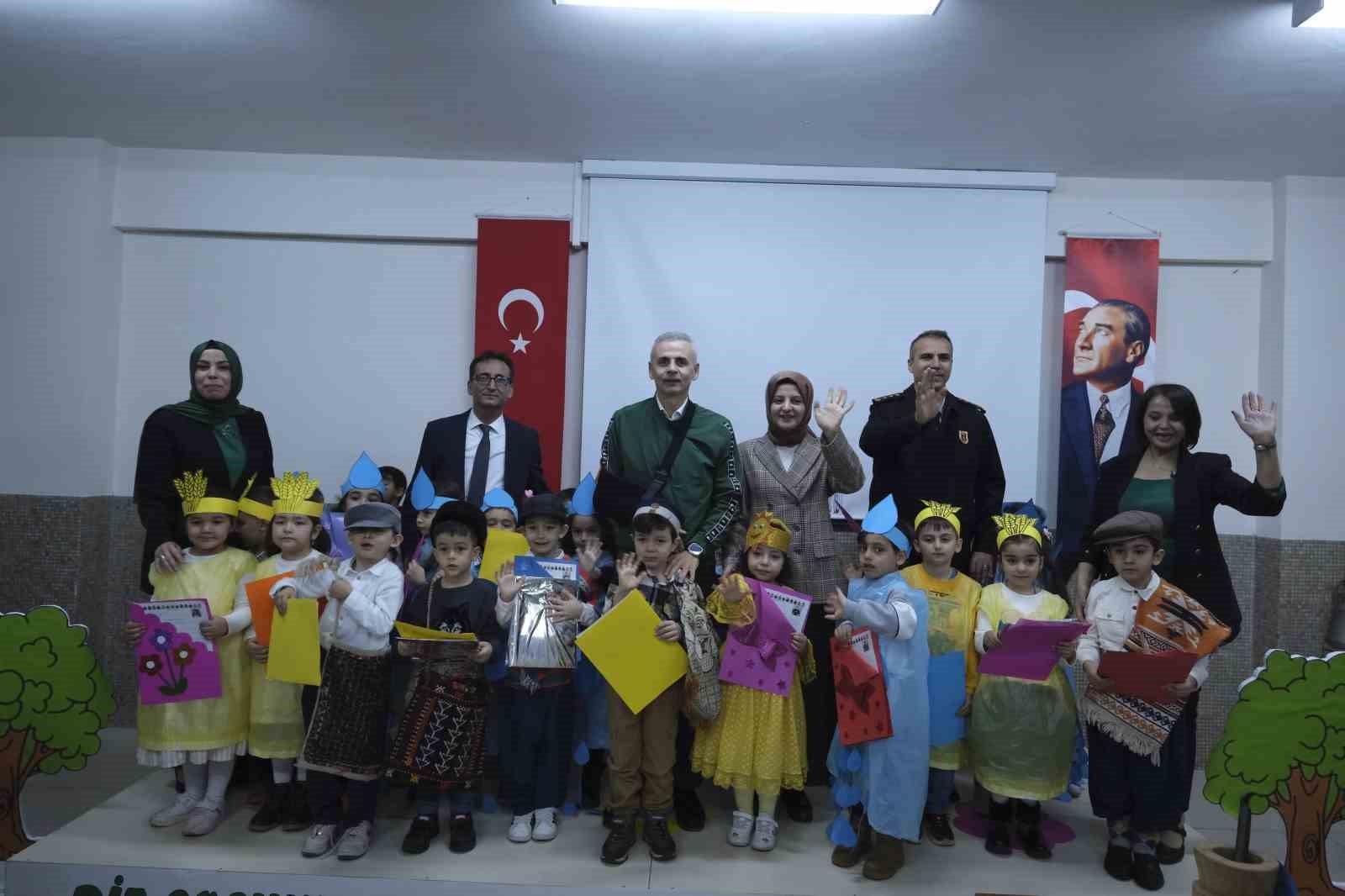 Karaman’da 50 bin öğrenci karne heyecanı yaşadı