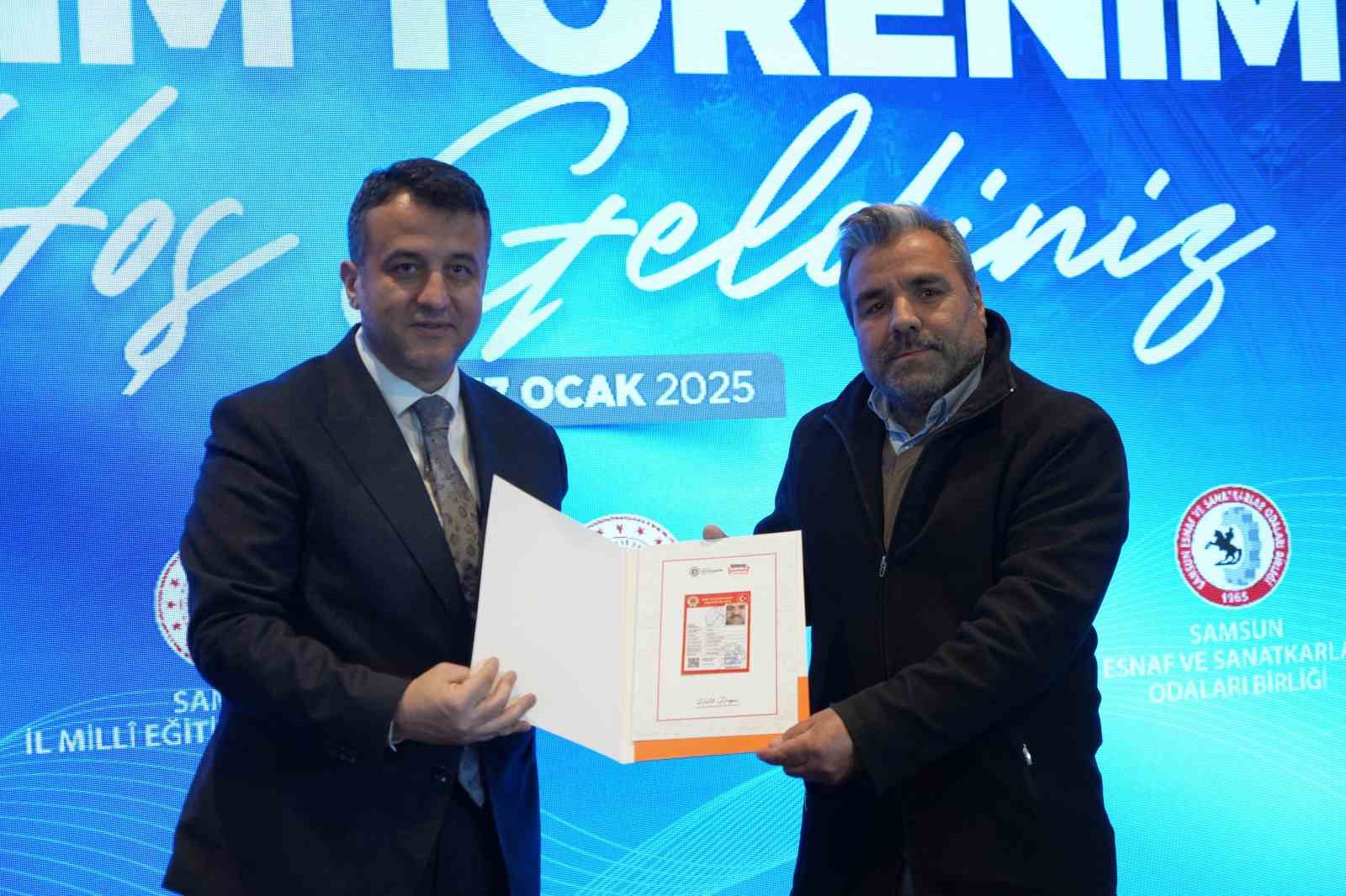 Türkiye’de ilk olan uygulamada toplu taşıma sürücülerinin ‘belge’ heyecanı