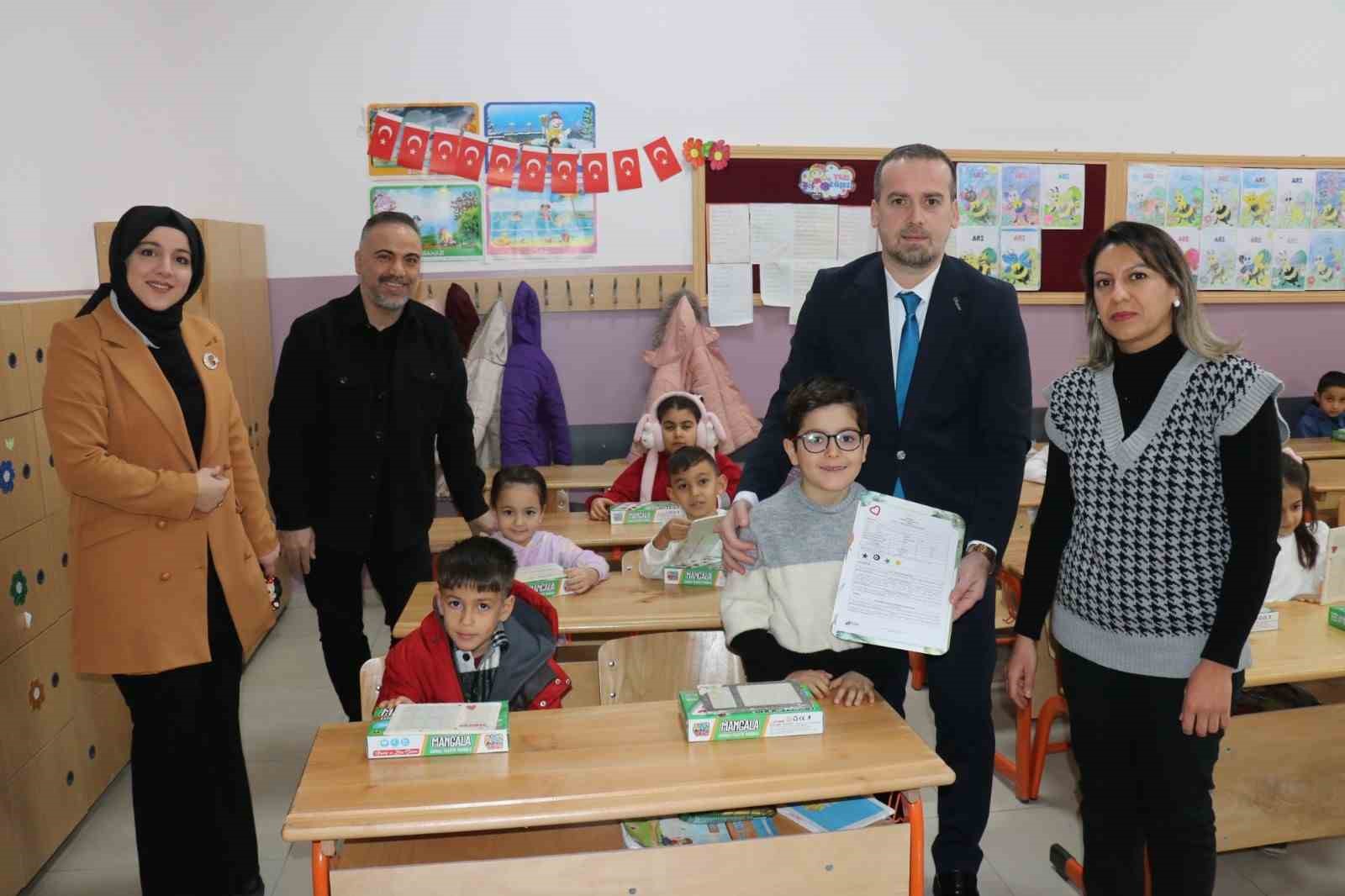 MAGİNDER’den öğrencilere karne hediyesi