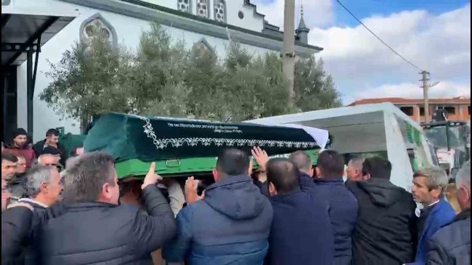 G&ouml;nen&rsquo;deki iş&ccedil;i servisi kazasında hayatını kaybeden kadın toprağa verildi
