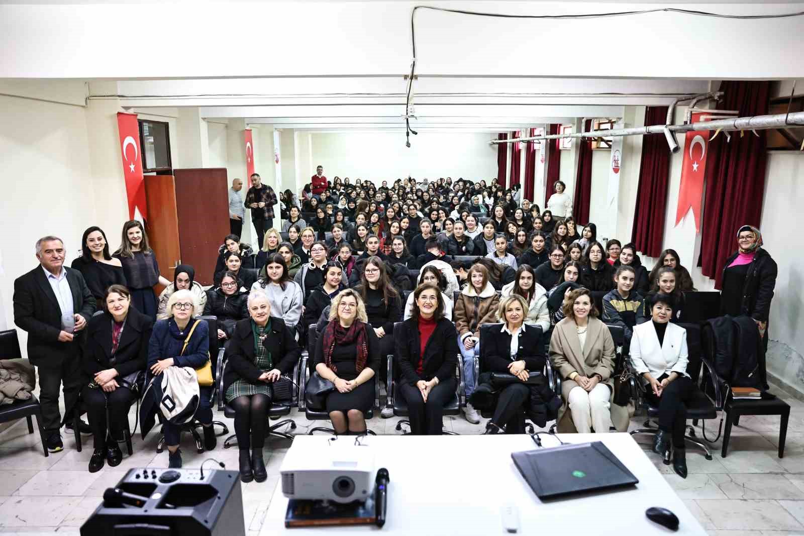 Denizli Kent Konseyi Kadın Meclisi &ouml;ğrencilere hijyen eğitimi verdi
