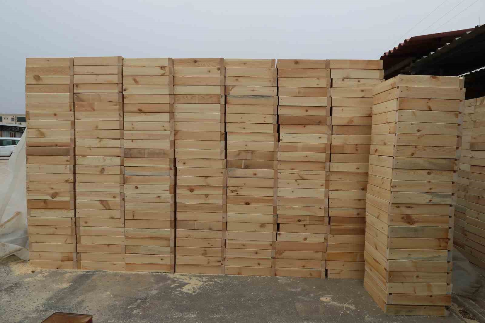 Mardin&rsquo;de &ccedil;evre dostu ahşap saksı &uuml;retiliyor
