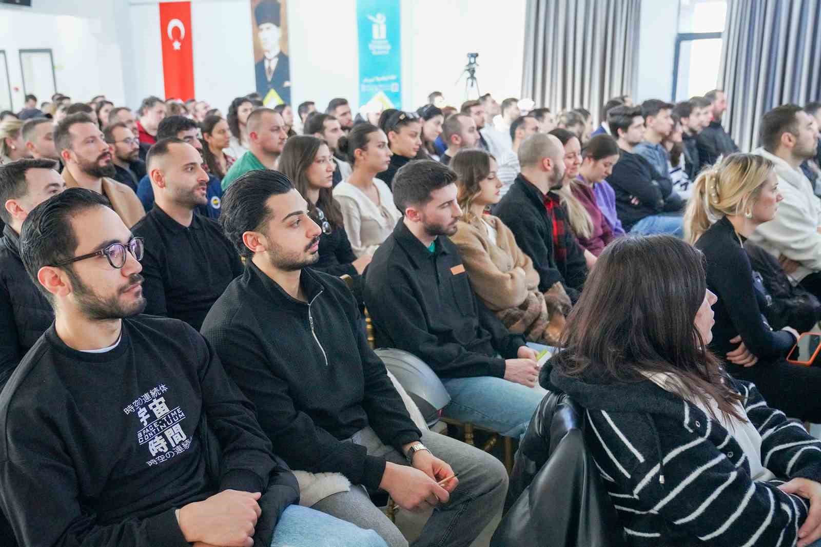 Tepebaşı&rsquo;nda Antren&ouml;r Gelişim Semineri

