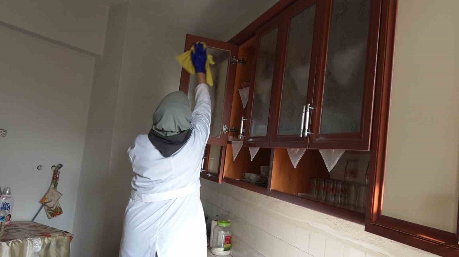 Malatya’da ihtiyaç sahibi vatandaşlara evde temizlik hizmeti sunuluyor