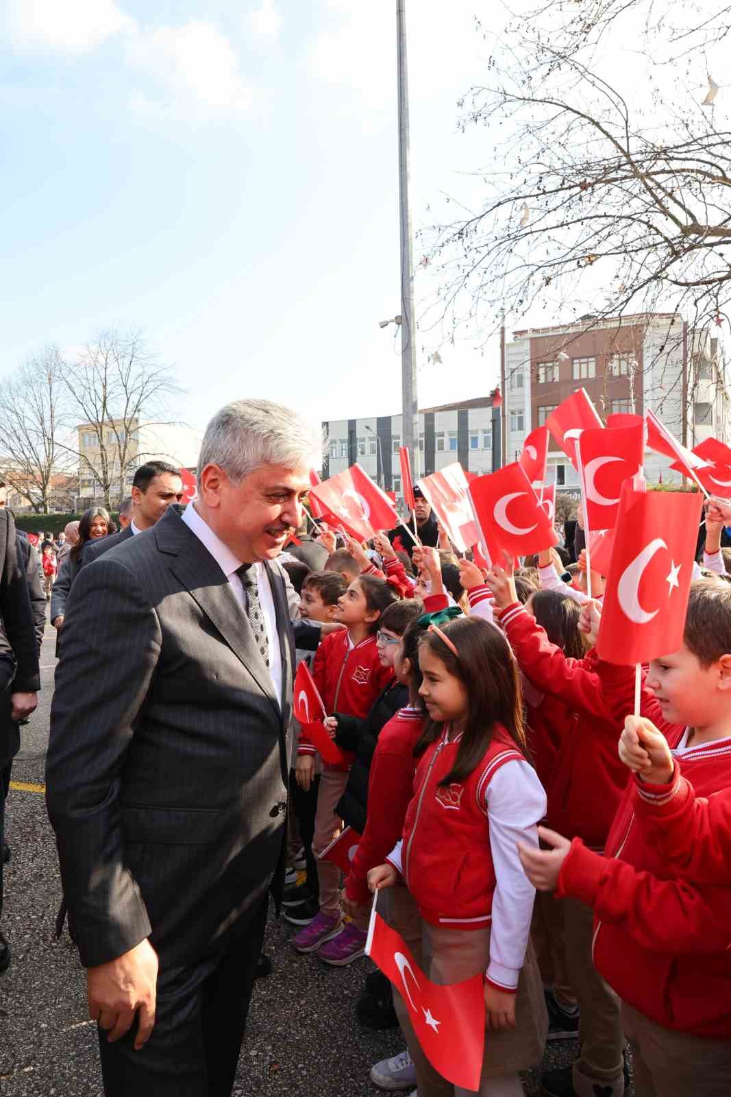Sakarya&rsquo;da 211 bin 700 &ouml;ğrenci karne heyecanı yaşadı
