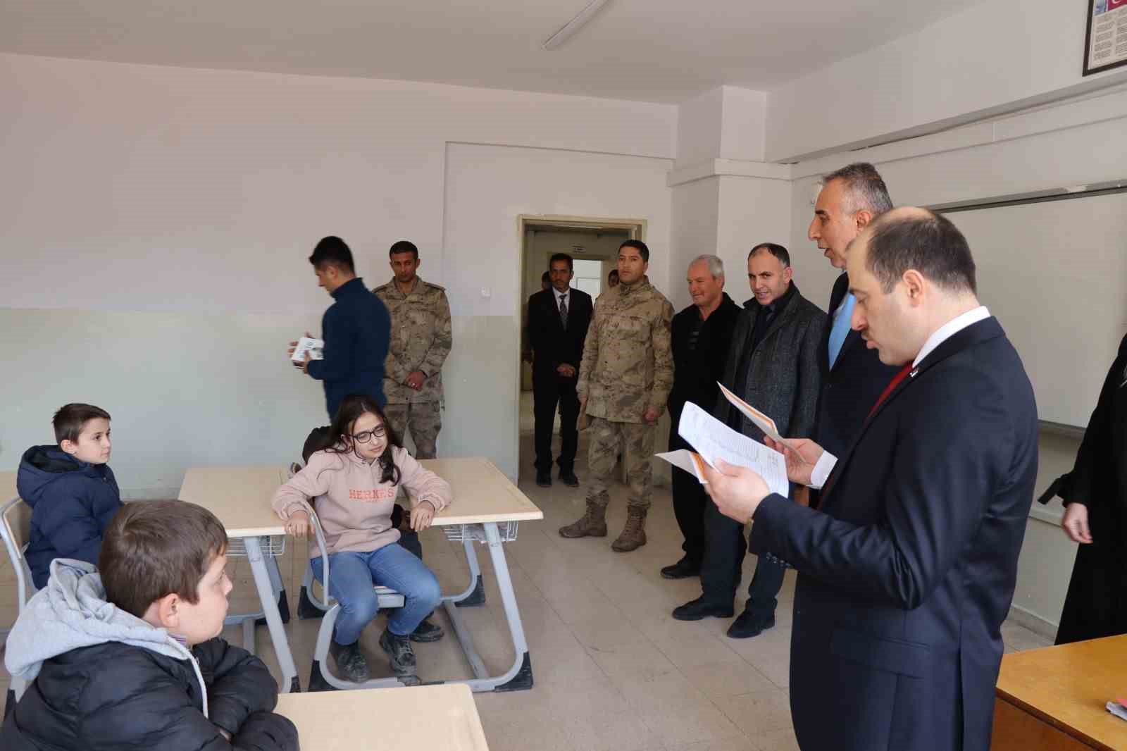 Ayvalı&rsquo;da karne coşkusu
