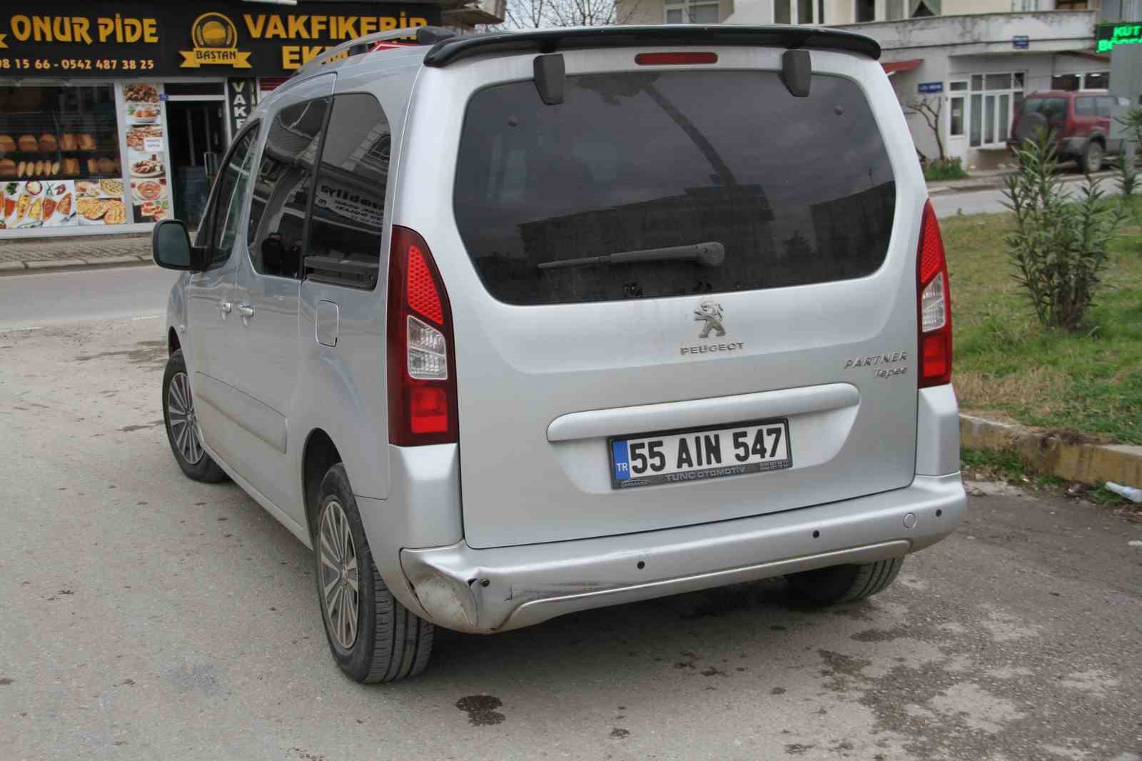 Motosiklet hafif ticari araca &ccedil;arptı: 1 &ouml;l&uuml;
