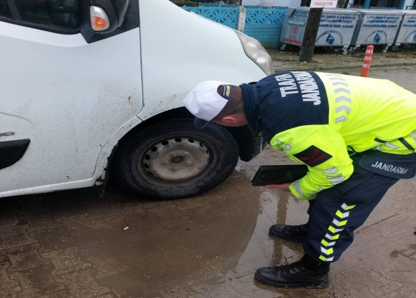 Kırklareli&rsquo;nde trafik denetimi: 266 s&uuml;r&uuml;c&uuml;ye işlem yapıldı
