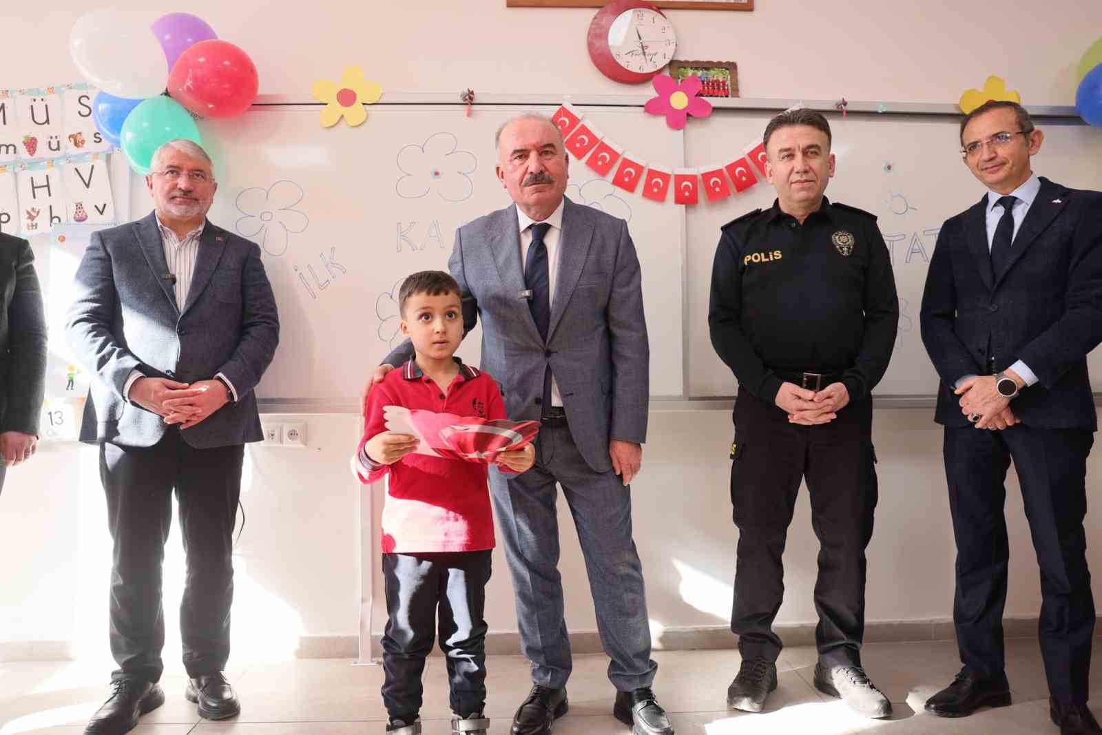 Çorum’da on binlerce öğrenci karne heyecanı yaşadı