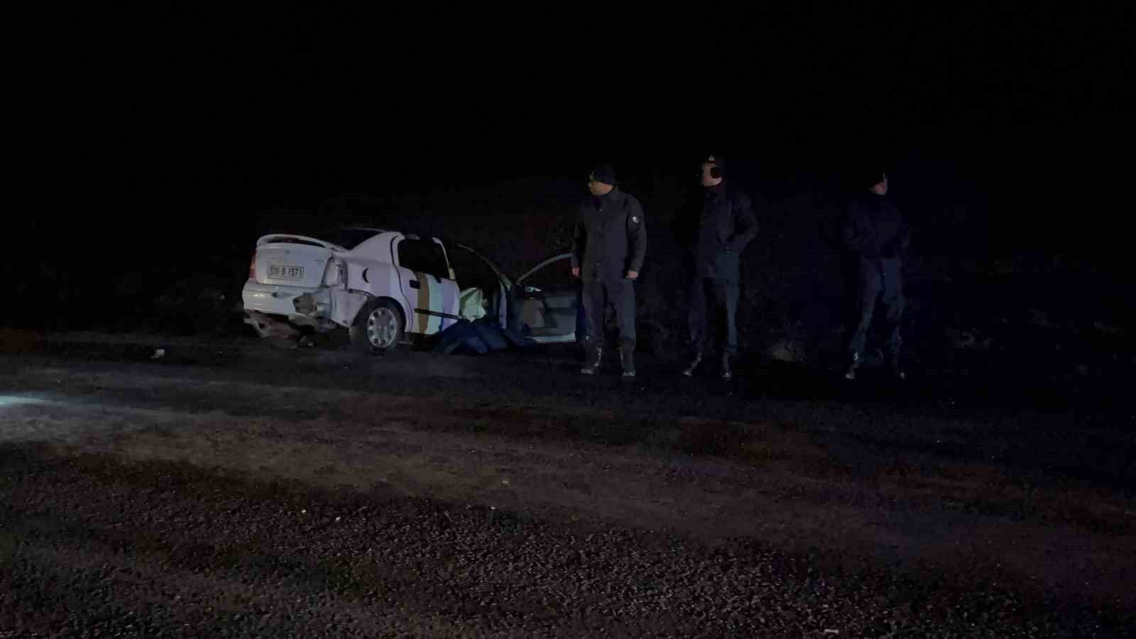 Eskişehir’de iki araç kafa kafaya çarpıştı: 1 ölü, 5 yaralı
