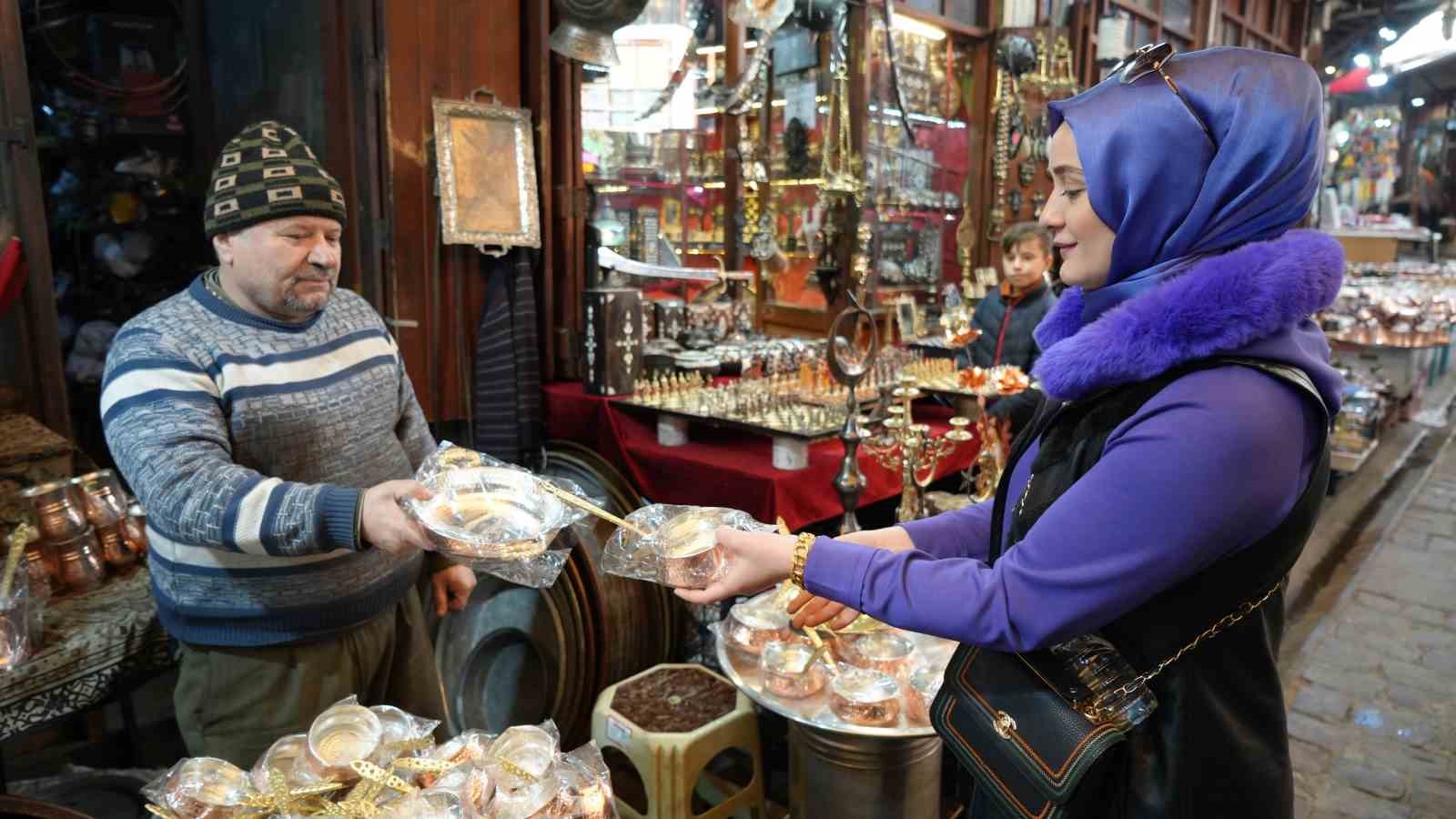 Mesleğin son ustaları yarım asırdır bakır dövüyor
