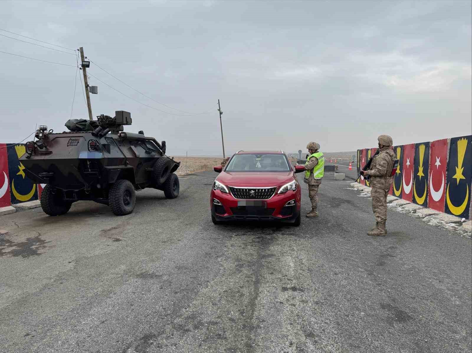 Kars’ta jandarma, şok yol uygulamalarını sürdürüyor