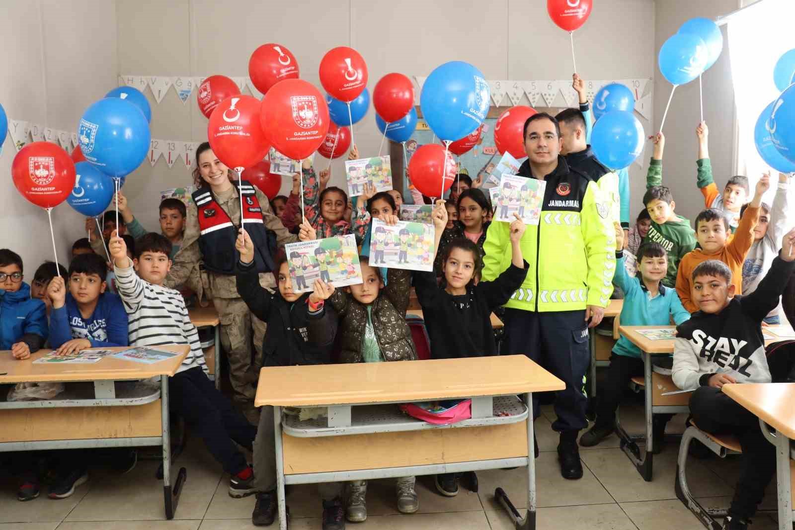 Jandarmadan depremzede öğrencilere trafik eğitimi