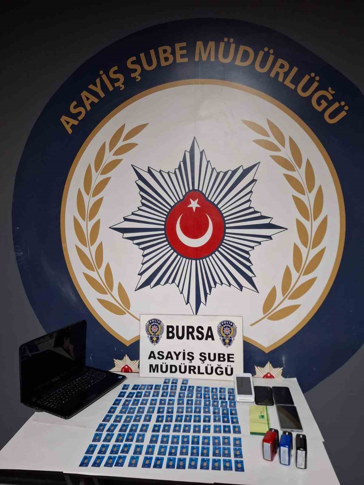 Sahte altınları satmaya çalıştılar, önce kameraya sonra polise yakalandılar
