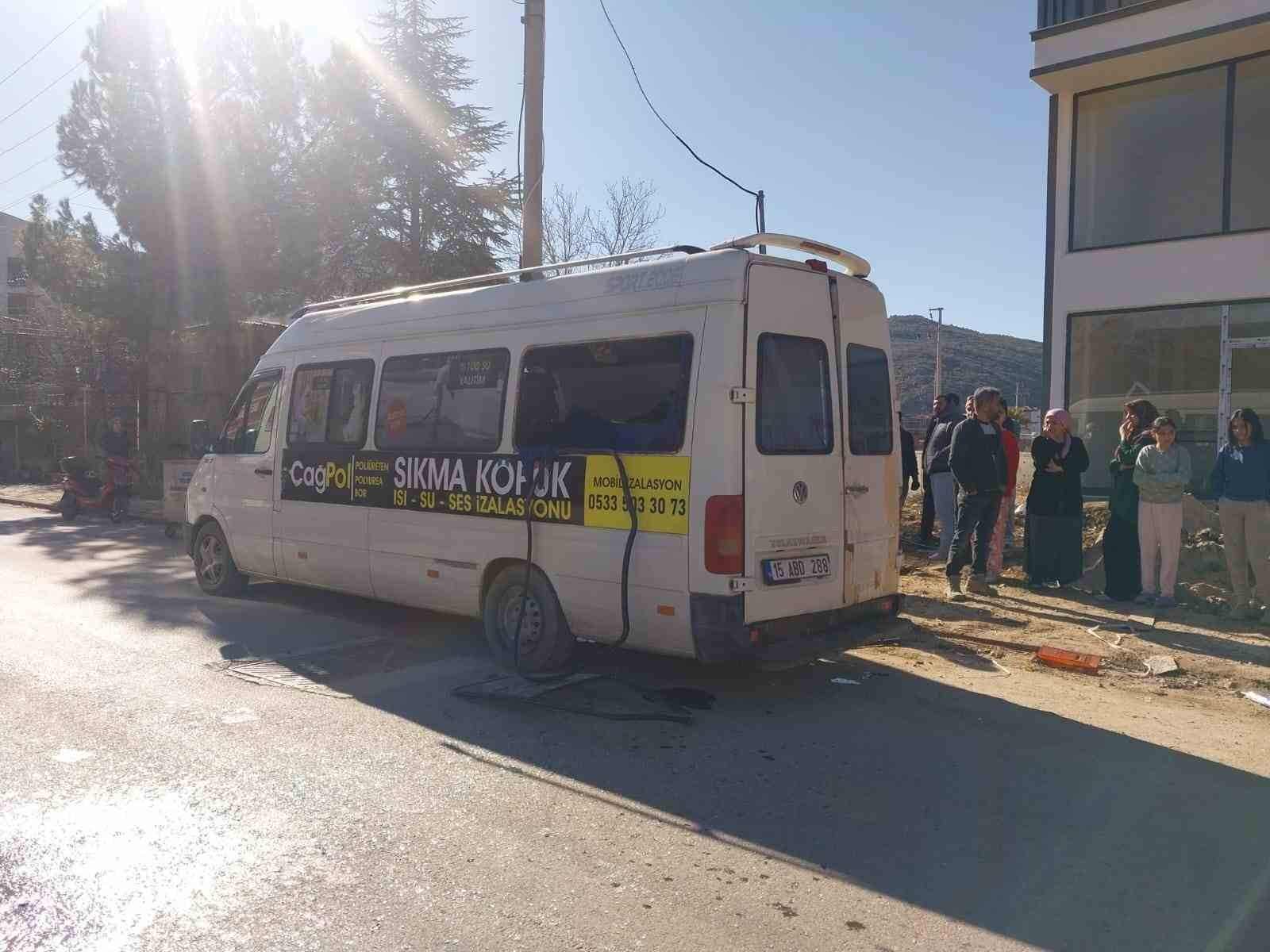 Mobil izolasyon aracında kimyasal patlama: 1 yaralı