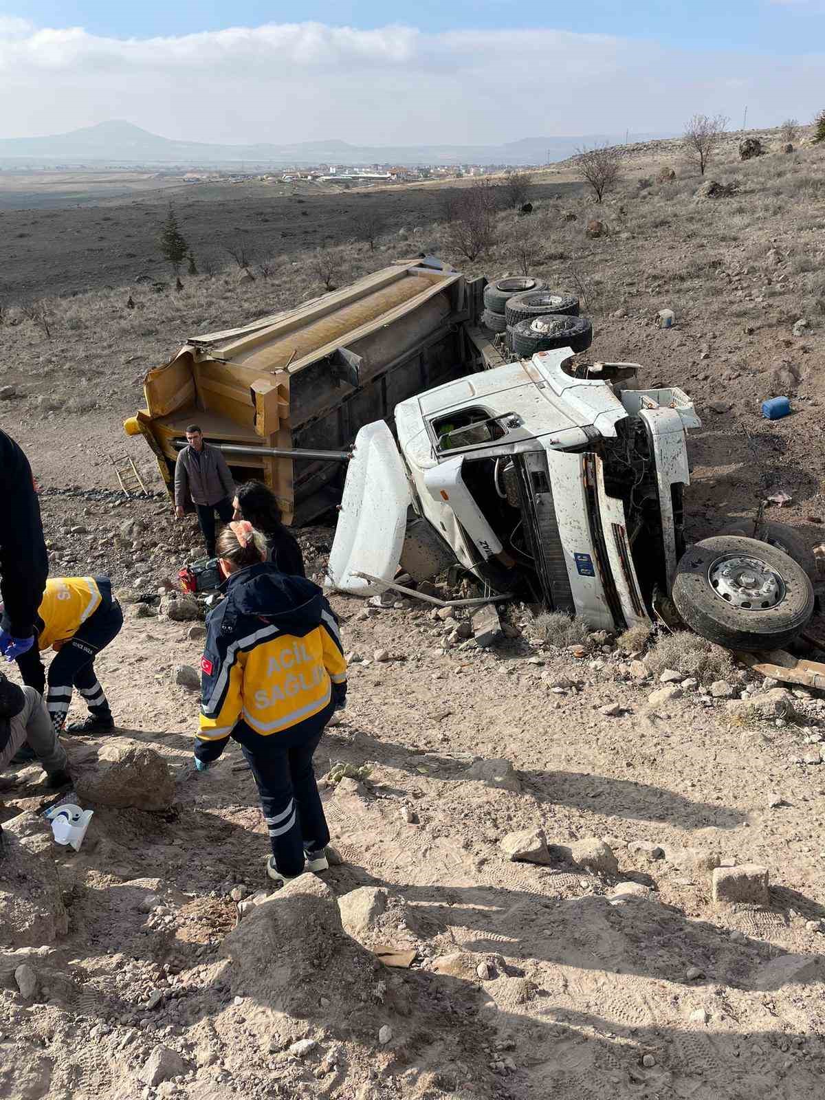 Niğde’de kamyon devrildi: 1 ölü, 1 yaralı