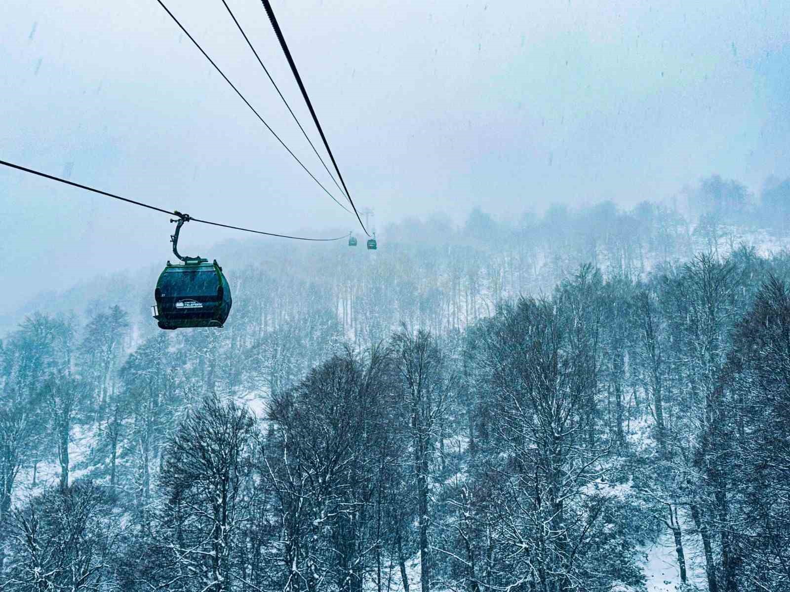 Karnesini getiren öğrencilere teleferikte yüzde 50 indirim