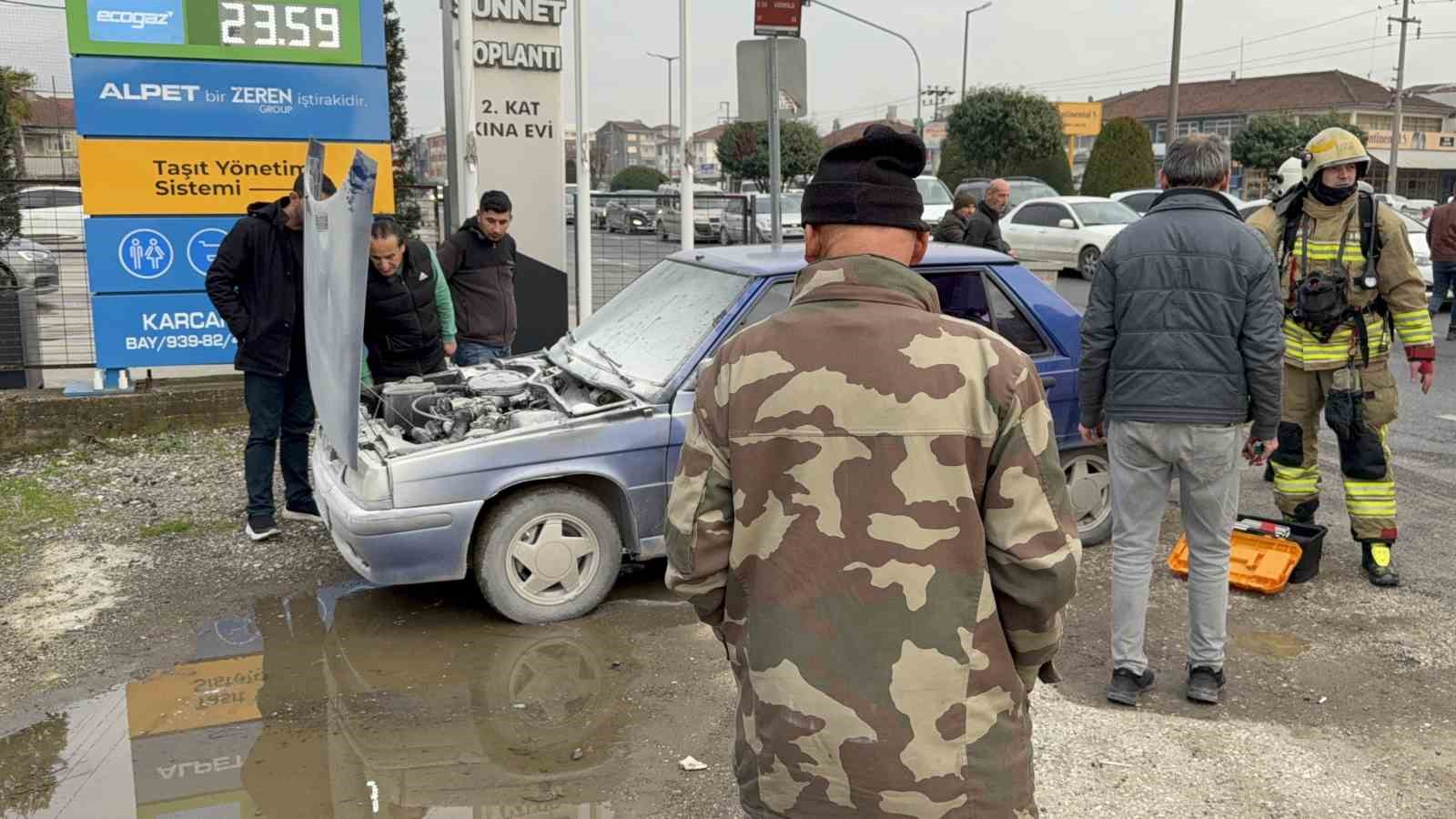 Düzce’de seyir halindeki otomobil alev aldı