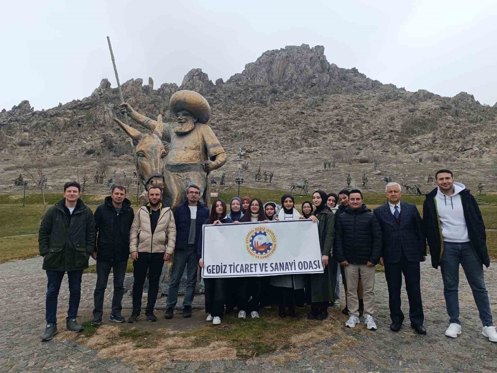 Gedizli &ouml;ğrenciler g&ouml;n&uuml;l dağı dizi setini ziyaret etti
