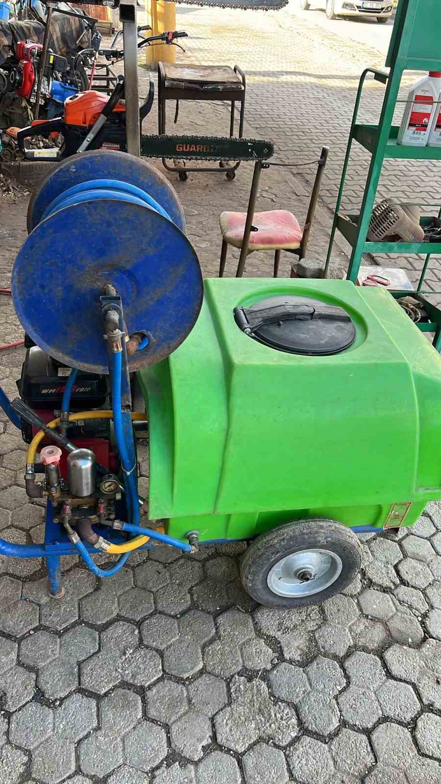 200 bin Liralık soygunu ger&ccedil;ekleştiren baba-oğul, &ccedil;aldıkları eşyaları satarken yakayı ele verdi
